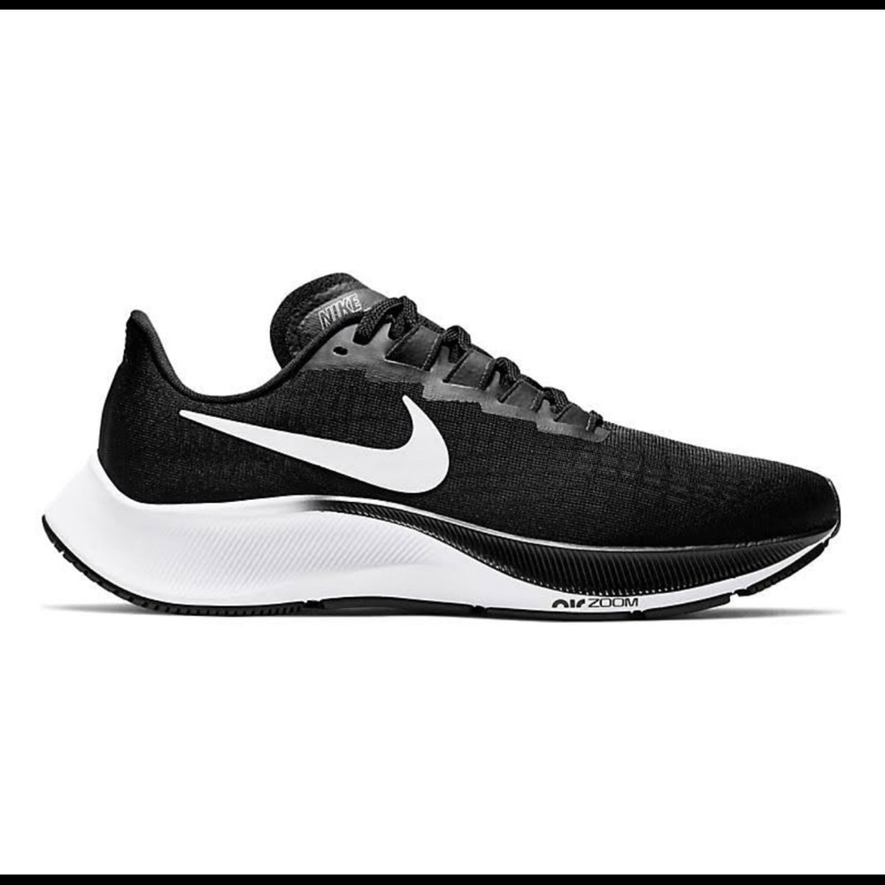 Never worn Nike zooms